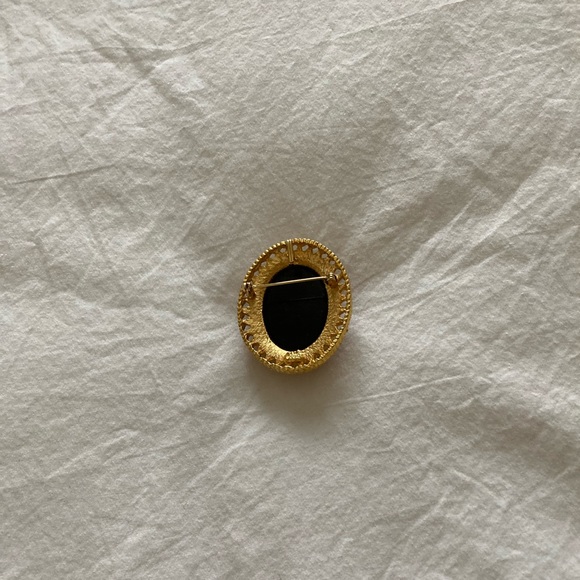 Vintage Black & Gold Rose Celebrity Jewelry - Picture 6 of 9